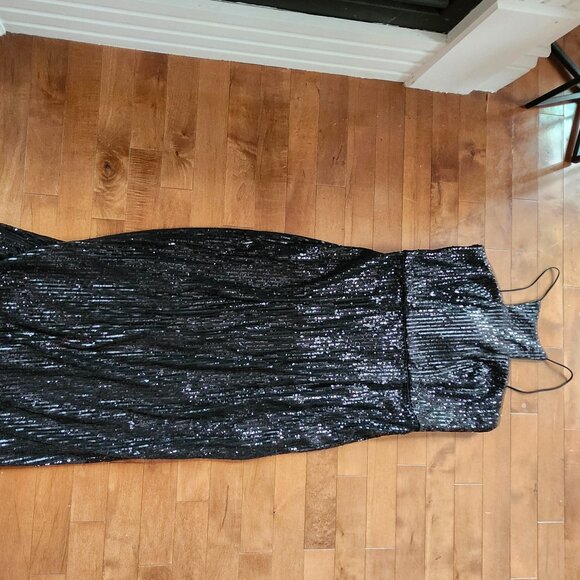 3/$30 SALE!!! 😎 Adrianna Papell sequin evening gown - Picture 3 of 3